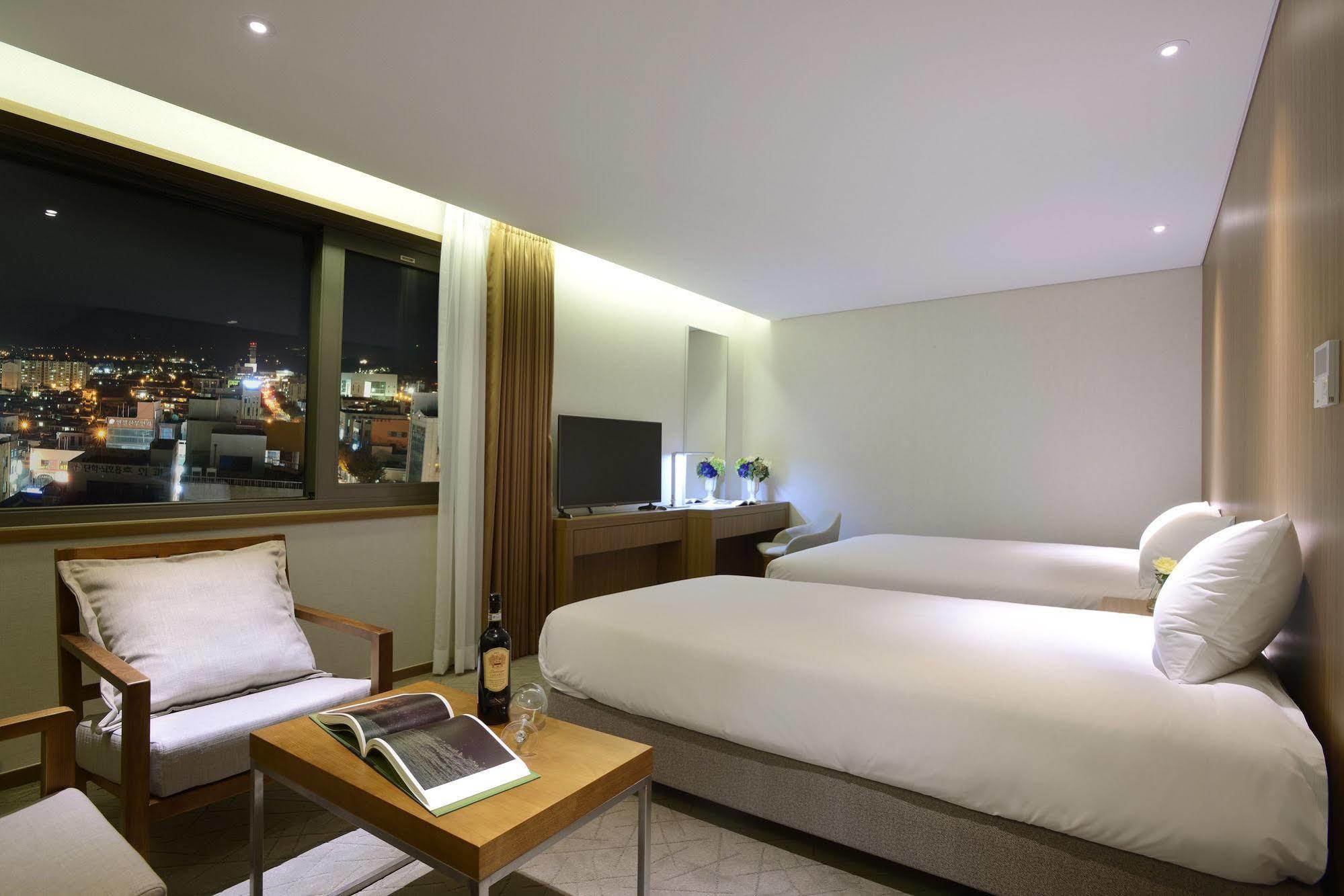 Astar Hotel Jeju Eksteriør billede